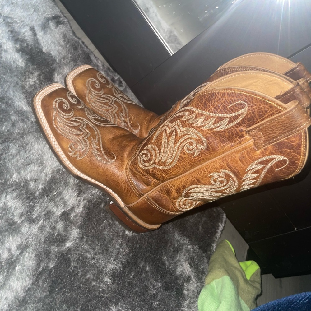 Womans sise 7 boots